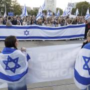 A show of support for Israel in front of the European headquarters of the UN in Geneva; public opinion may now turn.