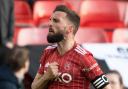 Graeme Shinnie has completed a transfer to Aberdeen