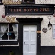 “This topsy-turvy pub sign is confusing,” notes reader Chris Robertson, “unless you’re tipsy-turvy with too much ale, then it’s probably much easier to read.”