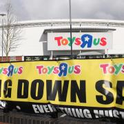 Toys R Us stores could begin closing next week