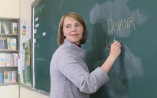 The number of foreign language teachers in Scotland is falling