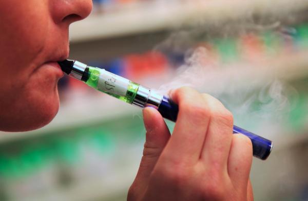 Expert's probe whether e-cigarettes could help smokers eat less when quitting