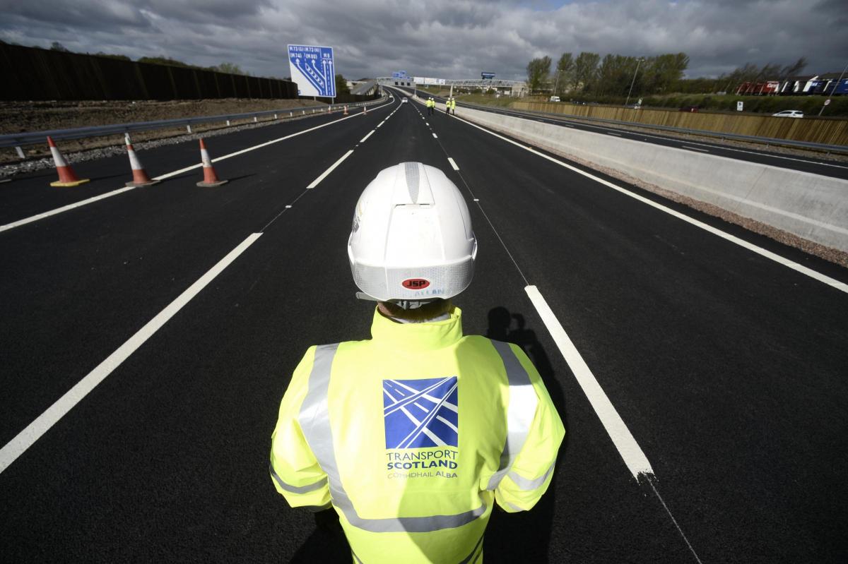 'Missing link' of new M8 motorway opens a week early