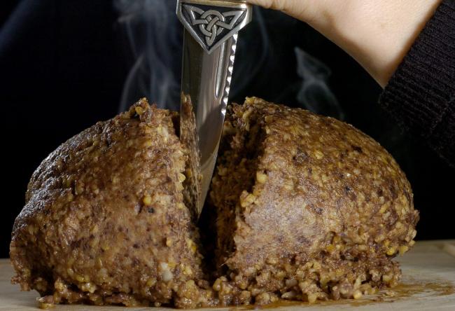 Photograph of a Haggis being cut open witha Skean Dhu..