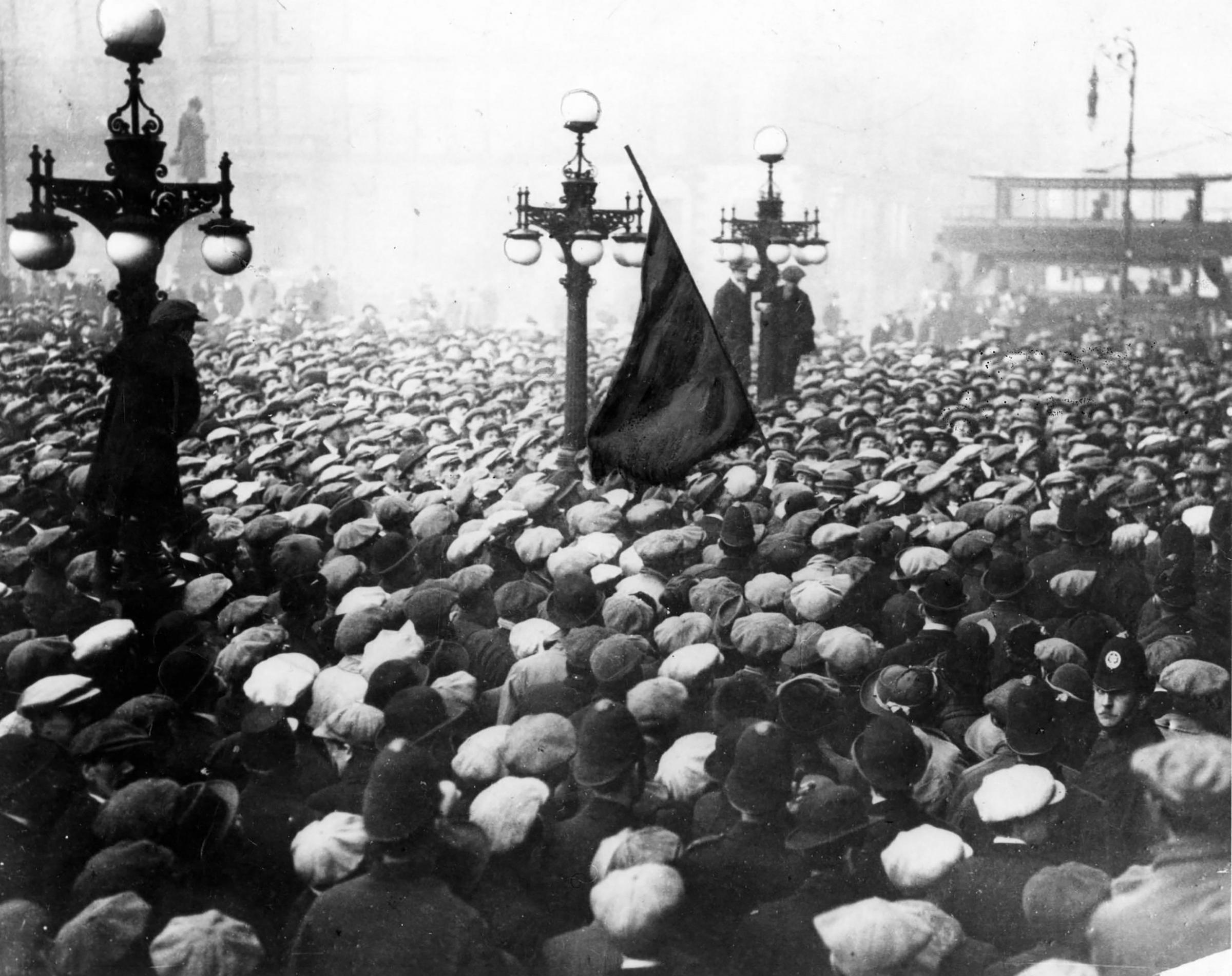 The raising of the red flag in George Square in 1919.