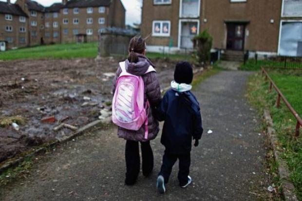 Independent experts have warned that ministers in Scotland are unlikely to meet their targets to address child poverty.