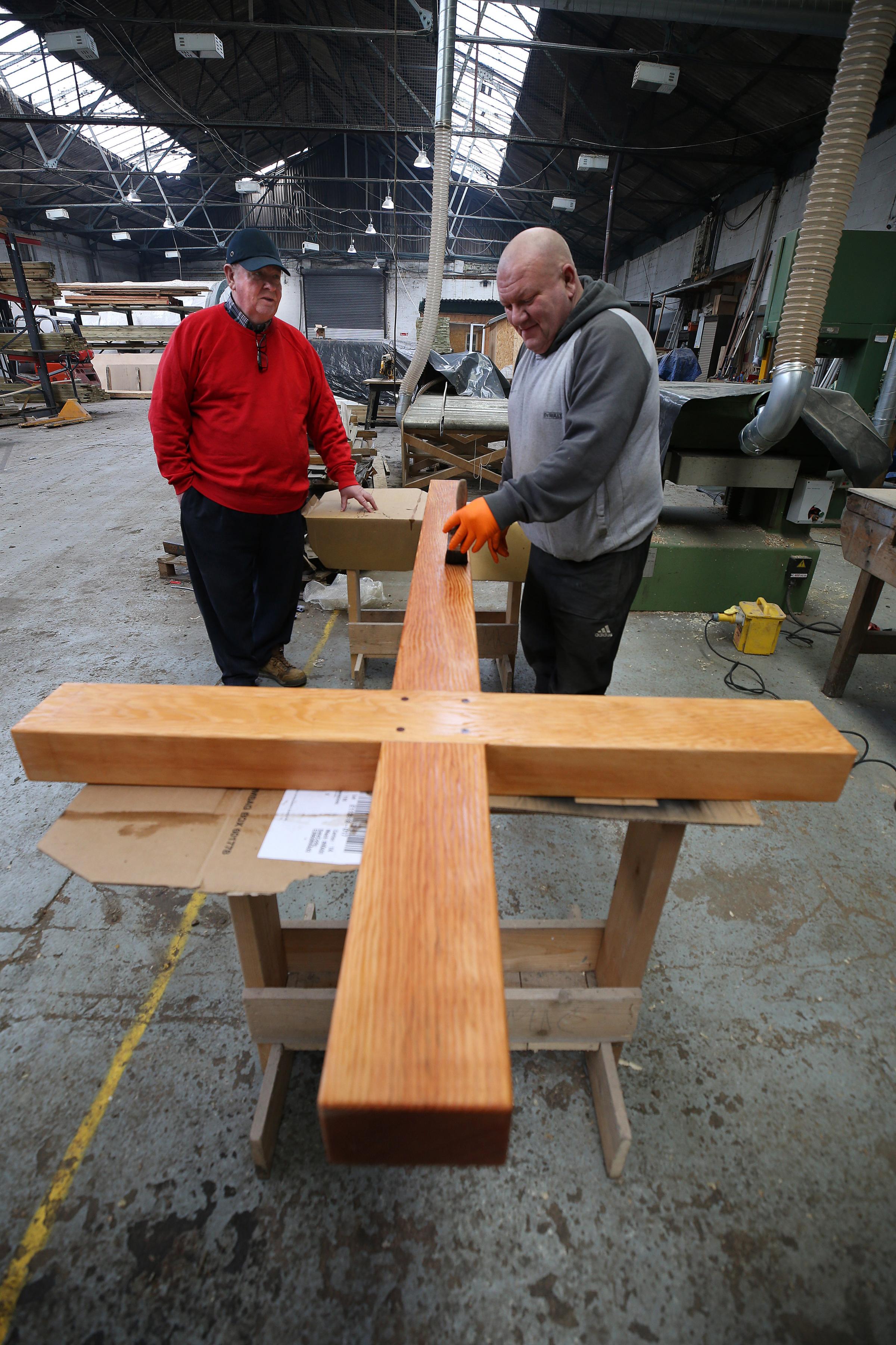 Joe Kilmartin of the Bullwood Project, left, with Scott McIlwraith who puts the finishing touches to the wooden cross made for Cathcart Old Parish Church.