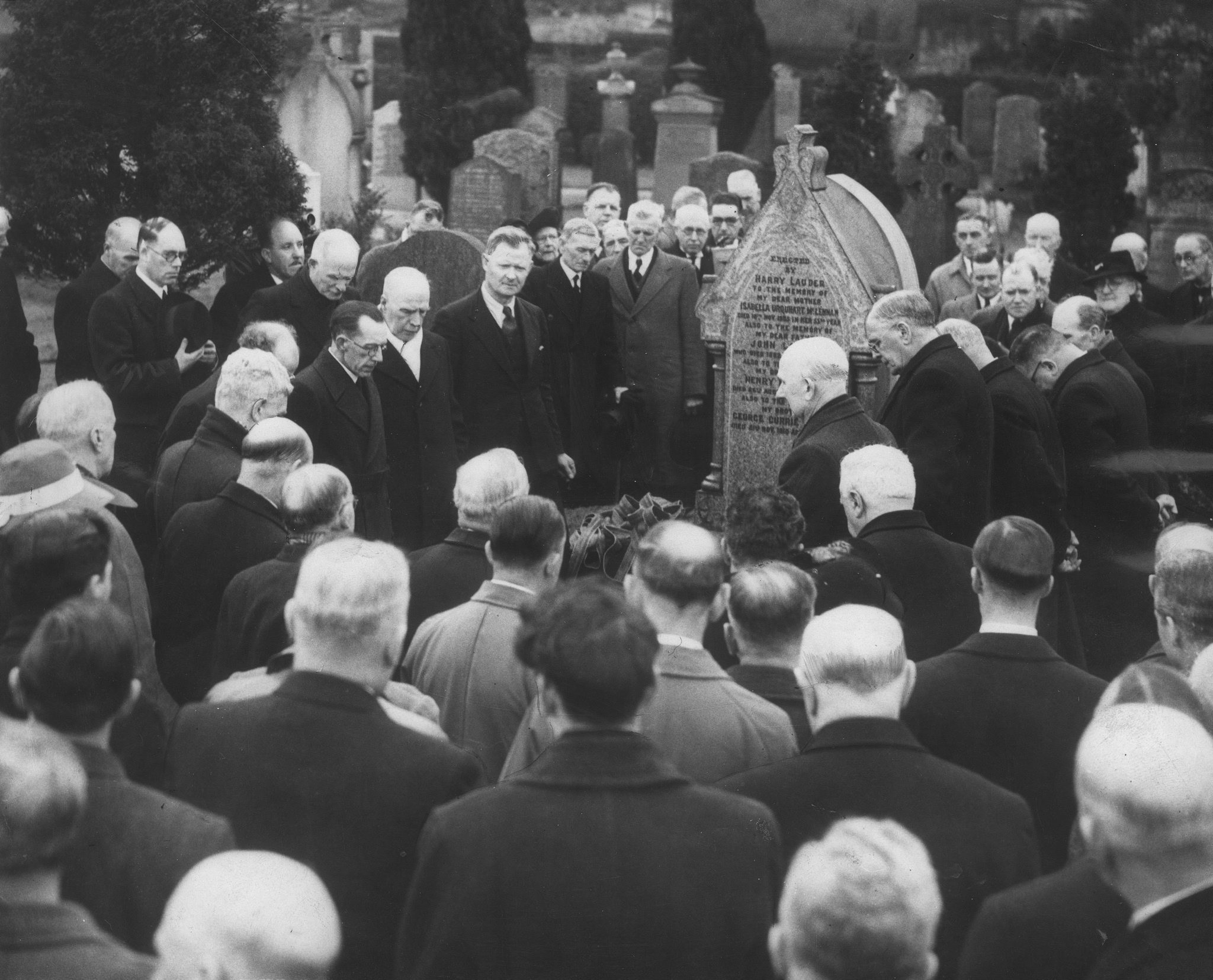 Remember When ... The funeral of Sir Harry Lauder, 1950 - Vimarsana News