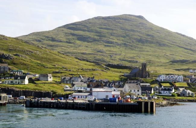 The sale of a house on Uist in the Outer Hebrides is
being limited to islanders and first-time buyers in a
bid to address the problem of population decline.