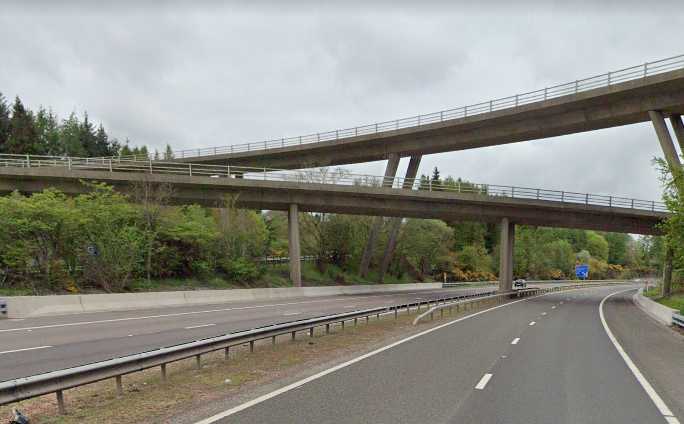M90 at A912 Perth closed after lorry falls from flyover