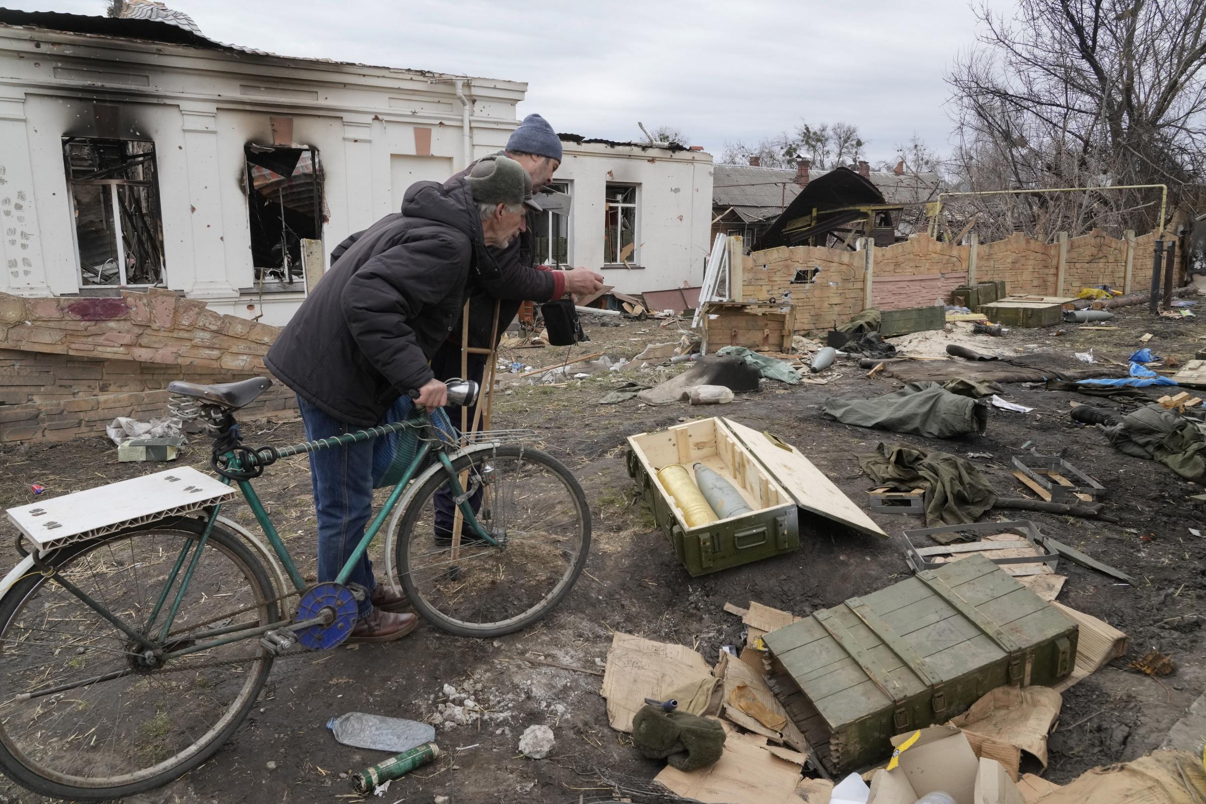 Local residents watch the shells after recent fighting in the town of Trostsyanets, about 400 km (250 miles) east of the capital kyiv, Ukraine.