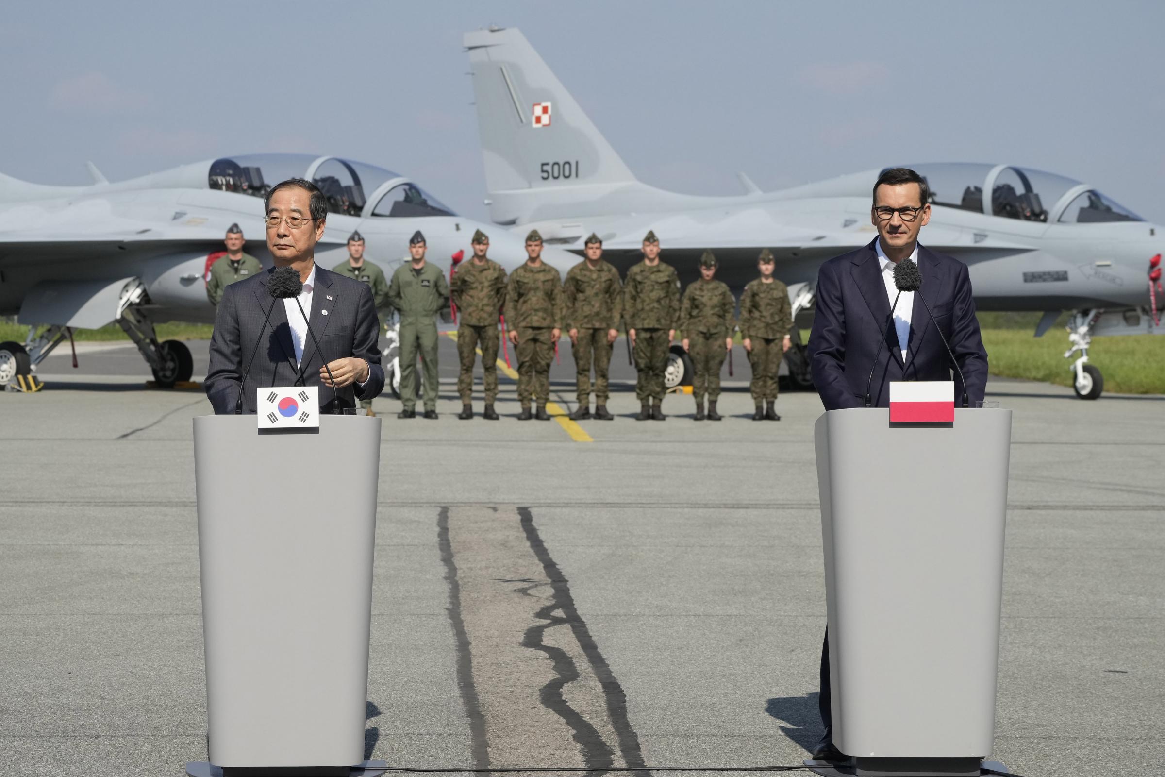 South Korean Prime Minister Han Duck-Soo, left, and his Polish host, Prime Minister Mateusz Morawiecki, right, speak to the media following talks on regional security and the examination of the FA-50 fighter jets that Poland recently bought from South