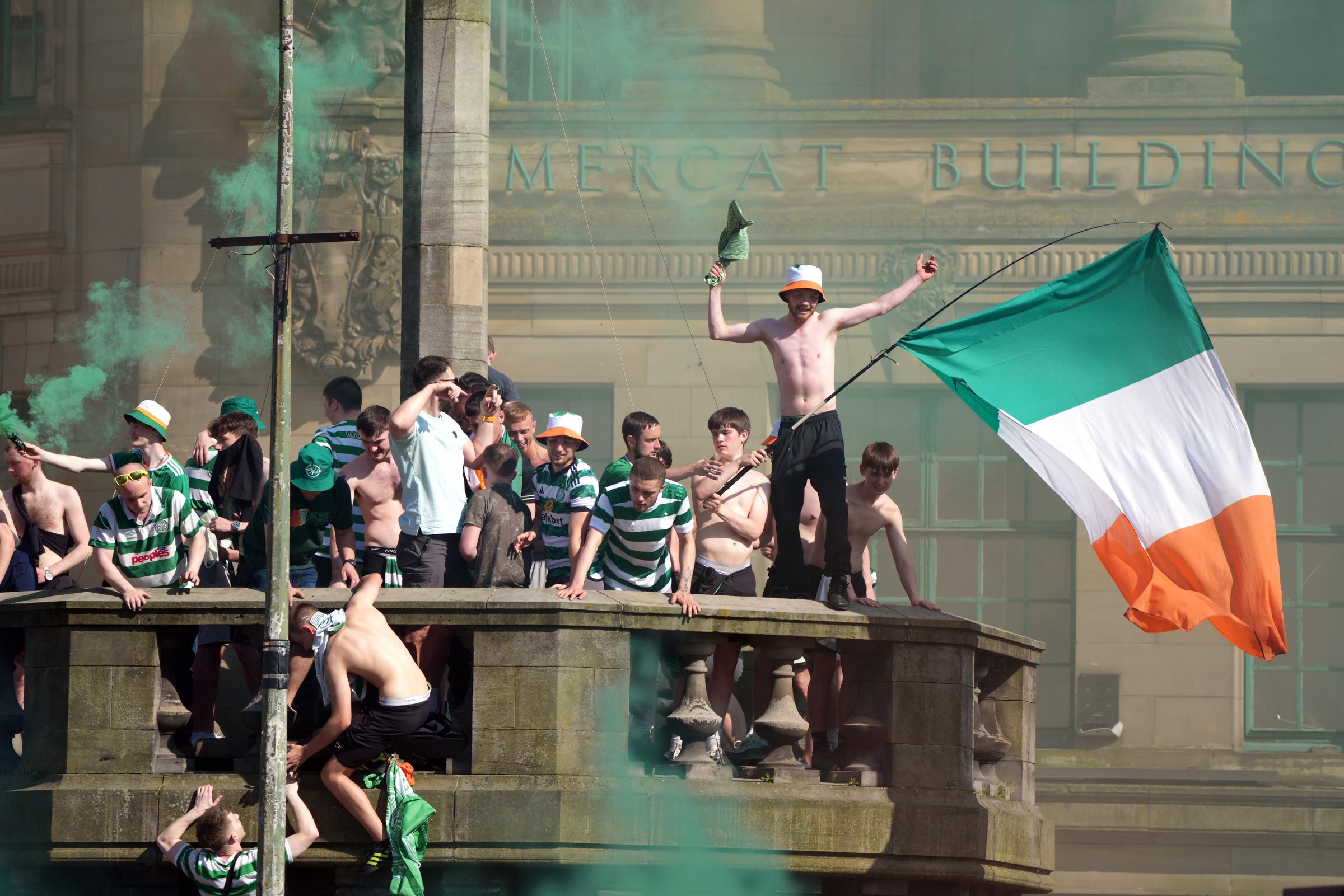 Celtic fans pour into Trongate for title party celebrations