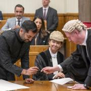 Yousaf suffers fountain pen malfunction at swearing-in ceremony