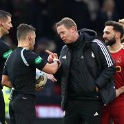 Aberdeen manager Barry Robson, centre, speaks to referee Nick Walsh, second left, following his side's cinch Premiership draw with Rangers at Pittodrie on Sunday