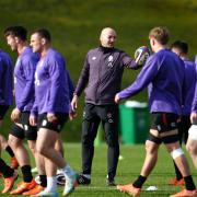 England head coach Steve Borthwick (centre) during a training session