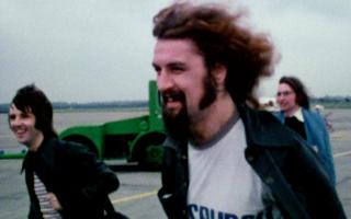 Billy Connolly, with Brian Wilson on the right, and “super-roadie”, Billy Johnstone, on the left