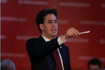 Miliband urges UK cities and towns to fly saltire in plea to Scots