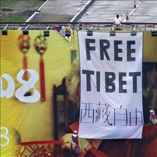 HeraldScotland: Pro Tibet activists unfurl a banner on a billboard