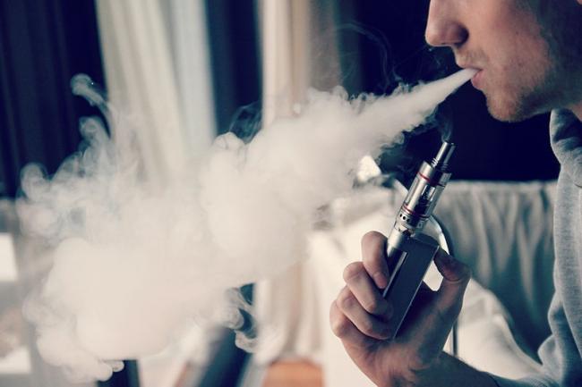 Medics 'unsure' about recommending vaping to cancer patients who smoke